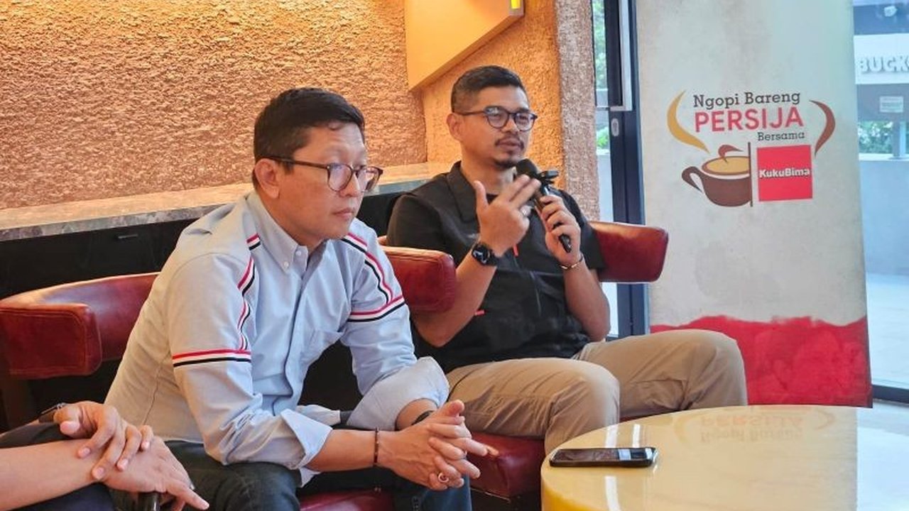 Manajer Persija Jakarta, Bambang Pamungkas, mengkonfirmasi komunikasi dengan Pratama Arhan, tetapi pemain tersebut memilih fokus melanjutkan karier internasionalnya di Thailand bersama True Bangkok United.