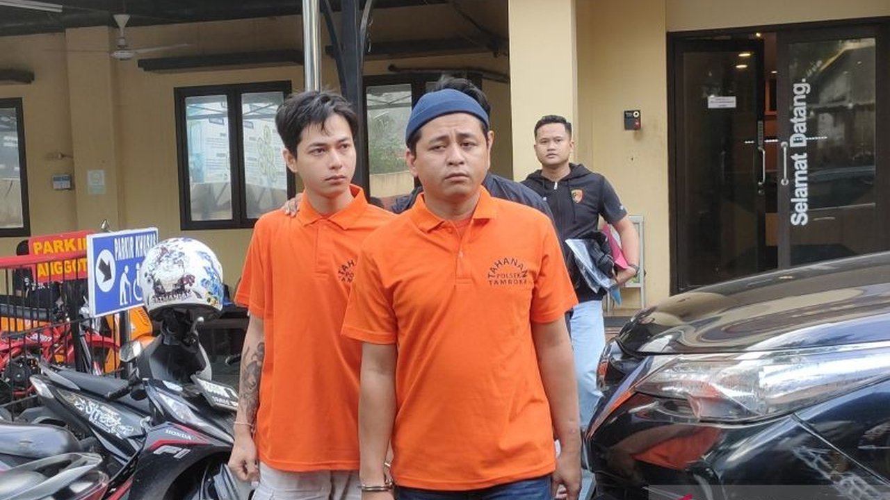 Dua pria di Tambora, Jakarta Barat, menikam tetangga mereka karena merasa terganggu suara motor korban pada dini hari, mengakibatkan korban mengalami luka tusuk dan harus dilarikan ke rumah sakit.