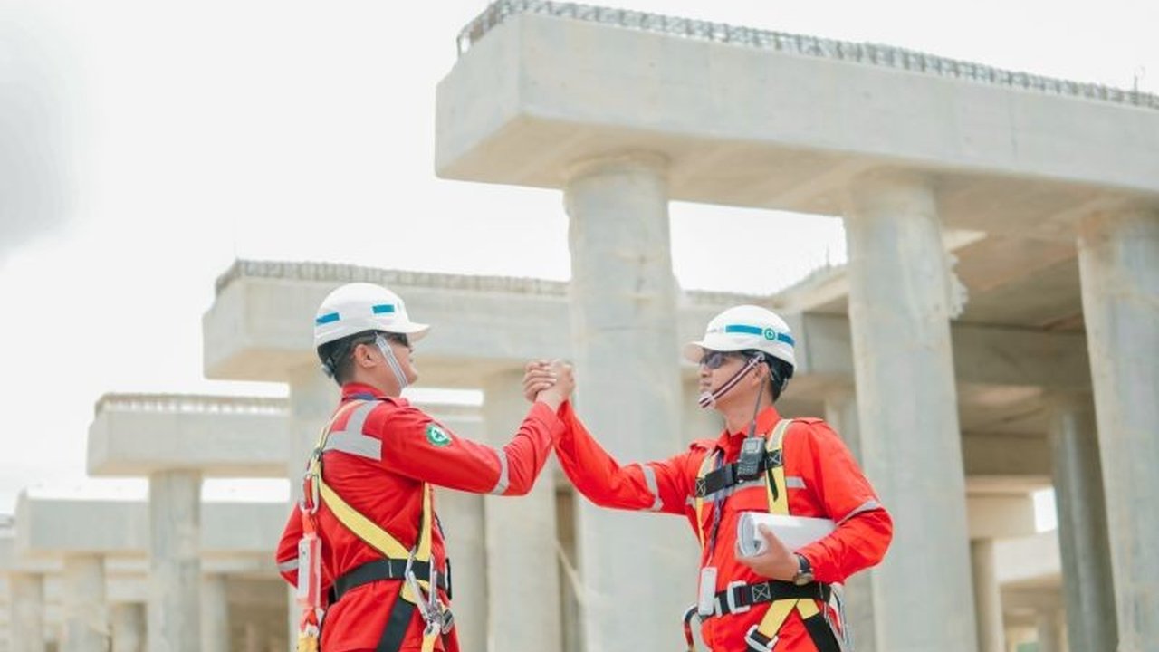 PT Wijaya Karya (WIKA) berhasil meningkatkan efisiensi dan profitabilitas di kuartal III-2024, ditandai dengan pendapatan Rp12,55 triliun dan perbaikan kinerja keuangan lainnya ditengah tantangan sektor infrastruktur.