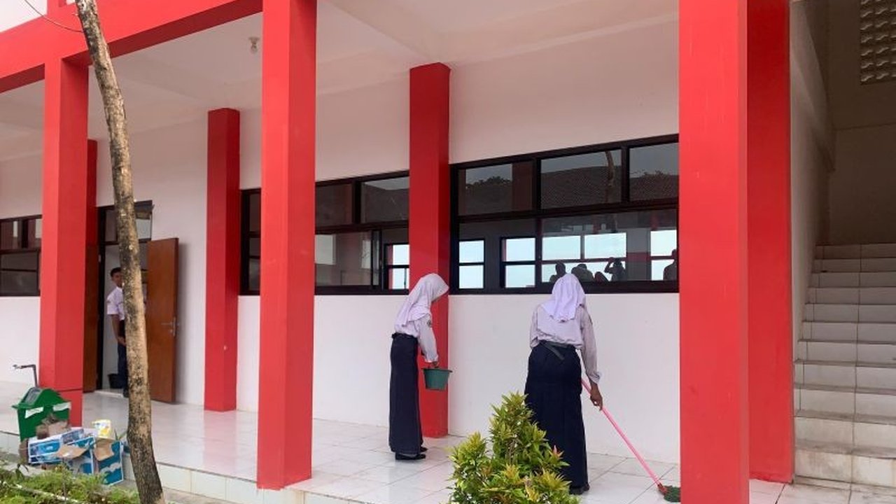 Pemerintah Kota Semarang terus berupaya melengkapi sarana dan prasarana SMP Negeri 16 yang baru direlokasi, termasuk koordinasi antar OPD untuk memastikan keamanan dan kenyamanan siswa.
