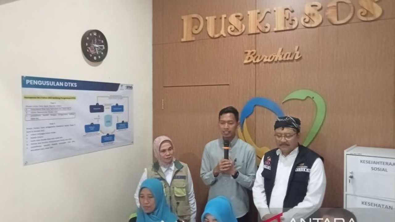 Menteri Sosial Saifullah Yusuf meninjau Puskesos Kelurahan Guwosari, Bantul, Yogyakarta, dan menilai layanan tersebut sebagai solusi efektif dalam pemutakhiran data dan penyaluran bantuan sosial.