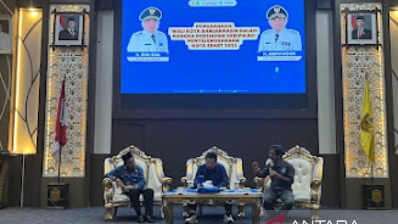 Wali Kota Banjarmasin berkomitmen menciptakan kota sehat dengan menghilangkan WC apung dan mendorong sanitasi layak di 44 kelurahan untuk verifikasi Kota Sehat Nasional 2025.