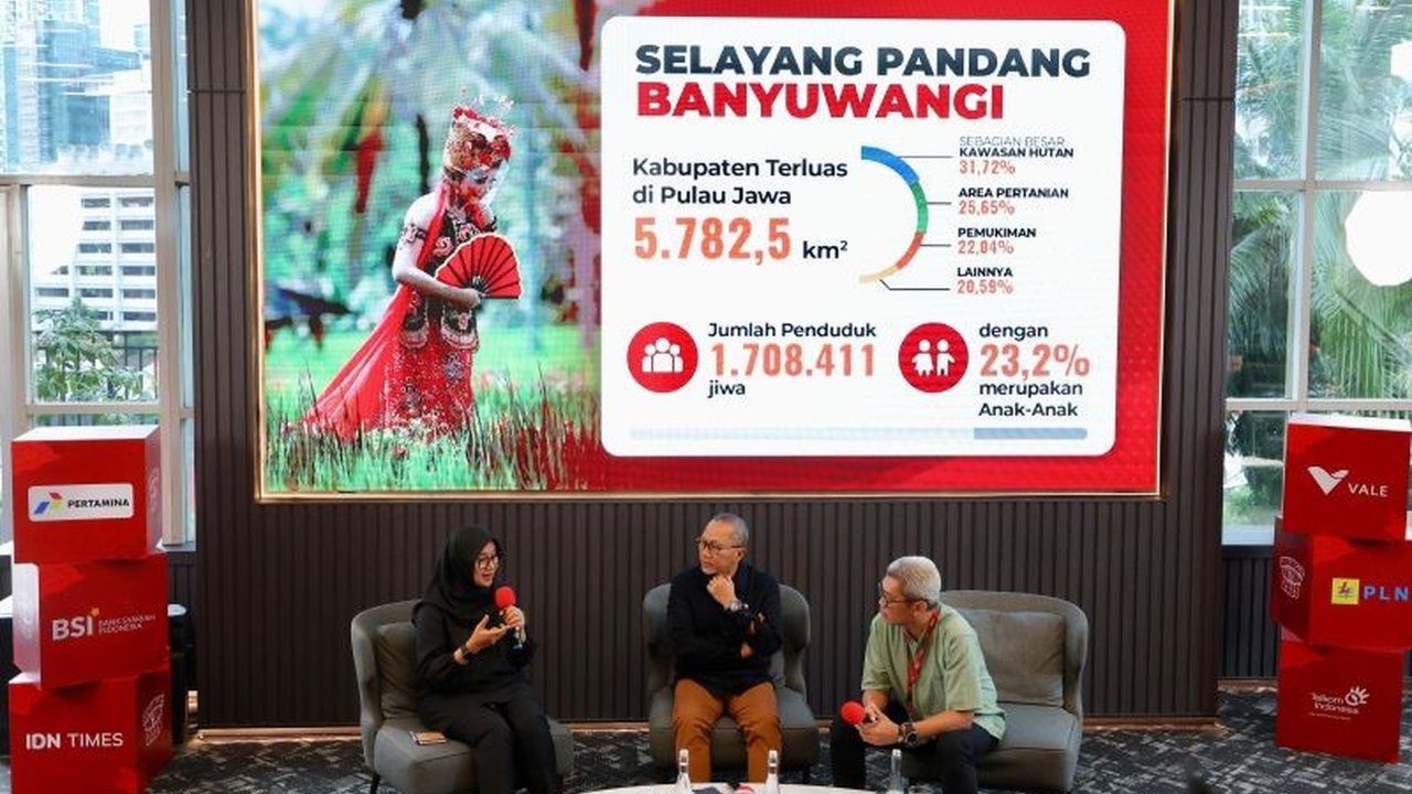 Bupati Banyuwangi menekankan peran penting generasi muda dalam sektor pertanian untuk menjaga ketahanan pangan daerah, didukung program Jagoan Tani dan surplus beras Banyuwangi.