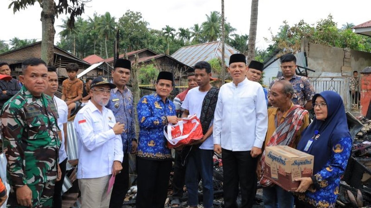 Pemerintah Kabupaten Pasaman menyalurkan bantuan Rp15 juta dari Baznas Pasaman untuk Eriansyah, korban kebakaran yang kehilangan rumah dan anaknya di Kampung Muara Bangun, serta bantuan tambahan tengah diupayakan.