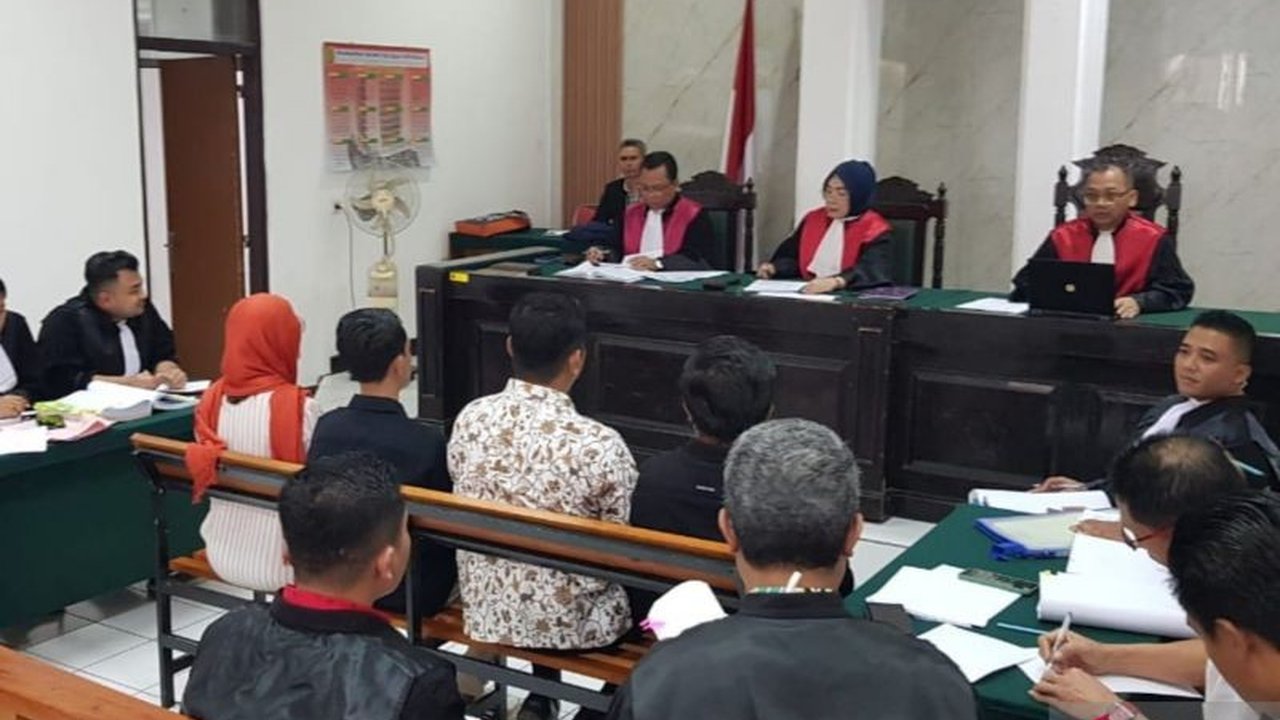 Sidang lanjutan kasus dugaan korupsi pimpinan DPRD Bekasi, Soleman, menghadirkan empat saksi yang memberikan keterangan soal penerimaan gratifikasi berupa mobil mewah dari rekanan, Resvi.