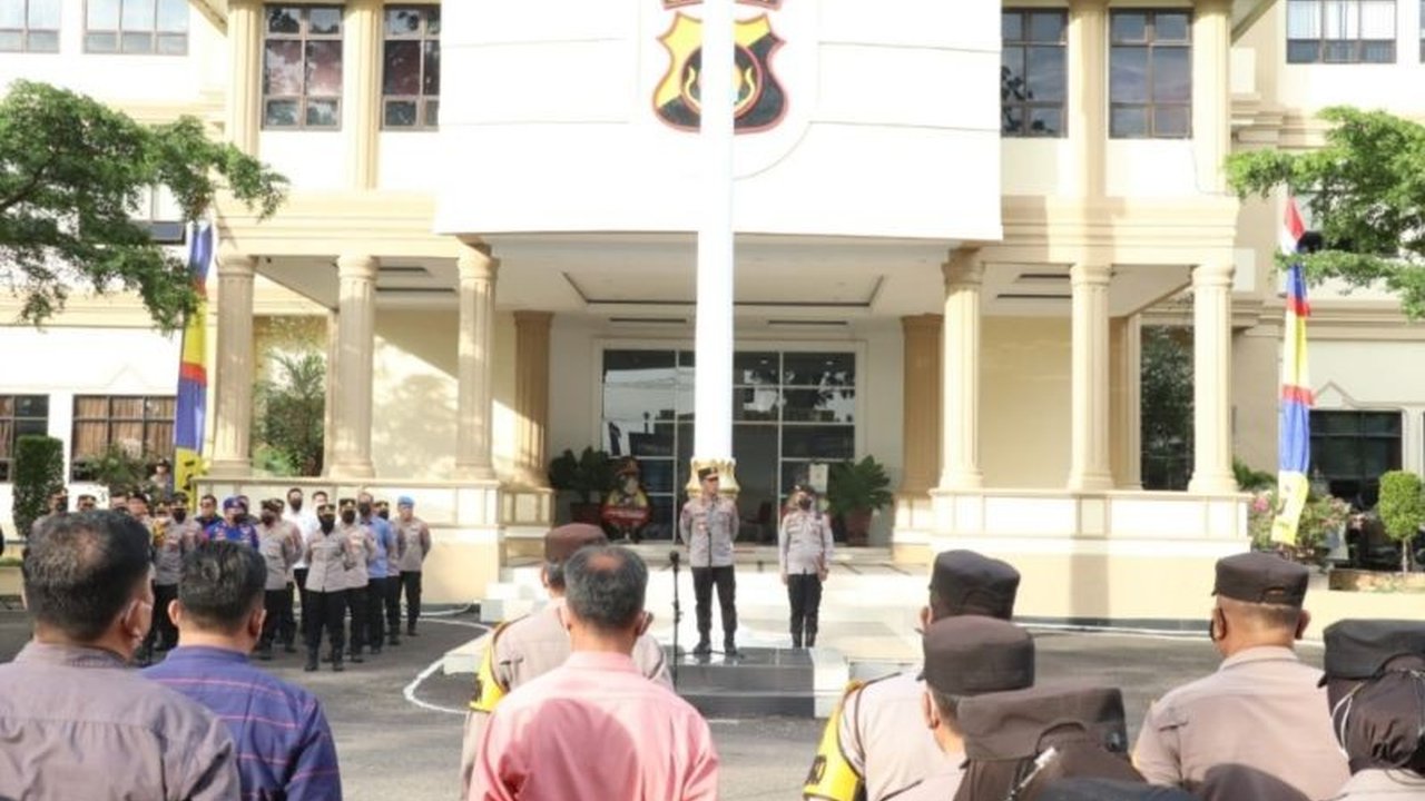 Polda Jambi memanggil dan meminta klarifikasi oknum ASN berinisial F yang diduga melakukan pelecehan seksual terhadap anak kandungnya sendiri, sementara korban yang berada di Purwakarta mengaku masih trauma atas kejadian 20 tahun lalu.