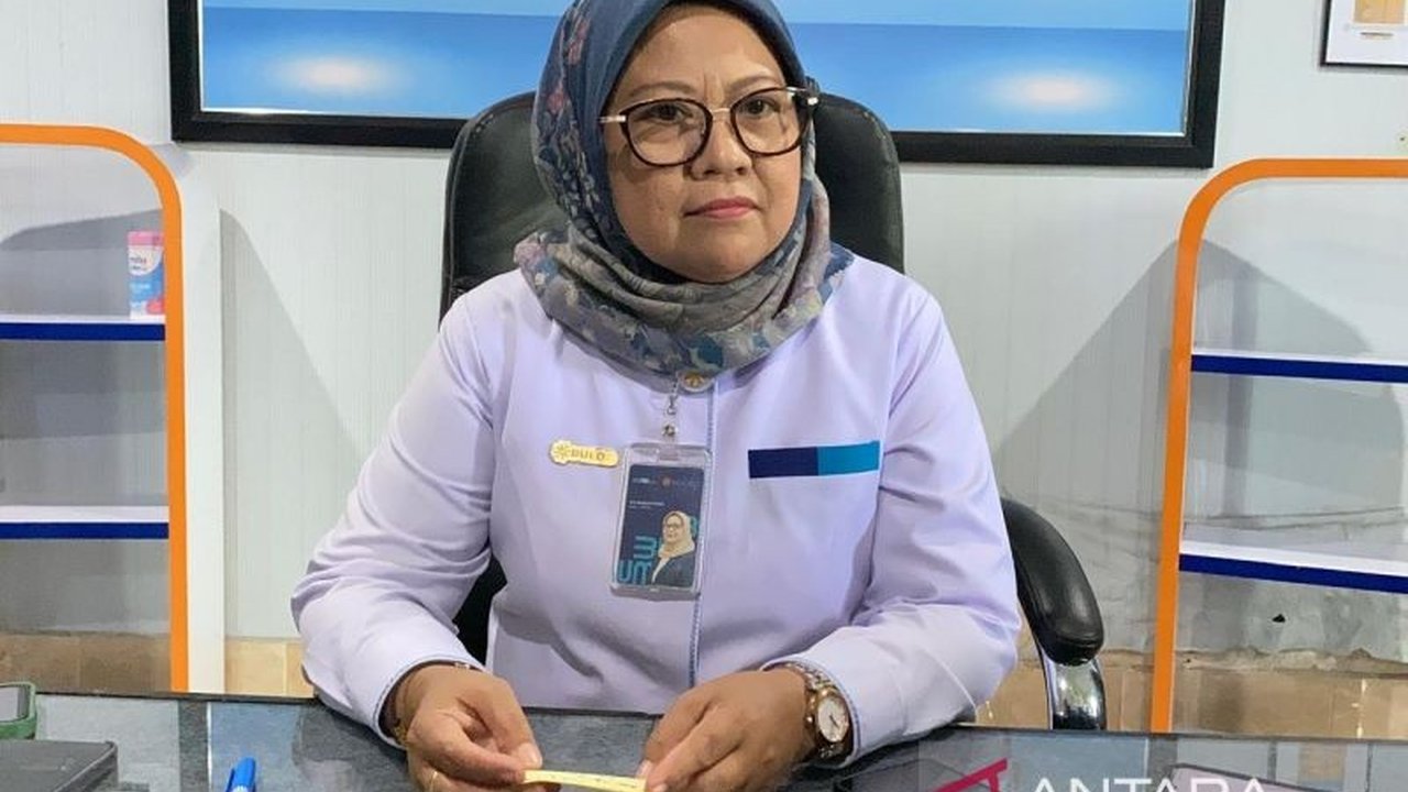 Bulog Sulawesi Tenggara berhasil menyerap 33 ribu ton beras petani sepanjang 2024, melampaui target awal 25 ribu ton dan menjamin harga jual tetap stabil.