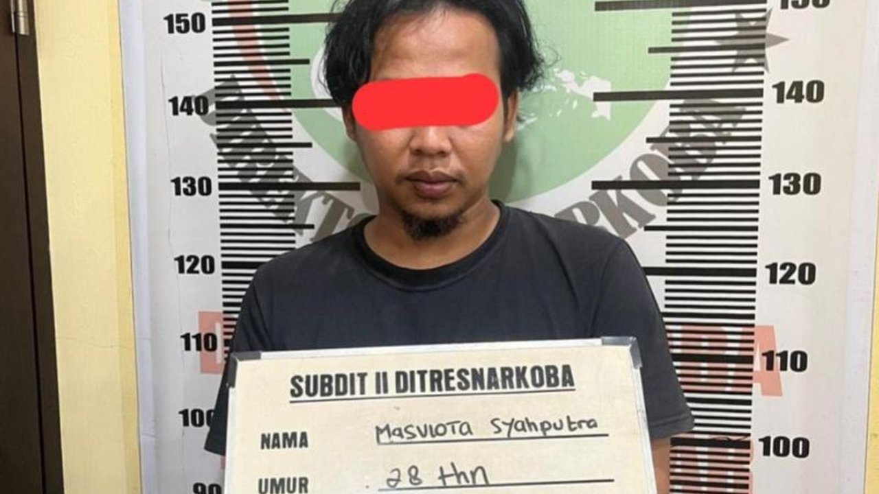 Polda Sumbar berhasil menyita 270 butir ekstasi dari seorang pengedar, V (28), di Padang pada 10 Januari 2024, berdasarkan informasi masyarakat dan pengembangan penyelidikan lebih lanjut.