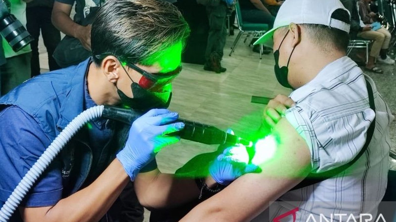 Baznas-Bazis DKI Jakarta berhasil mengumpulkan dana Zakat, Infak, dan Sedekah (ZIS) sebesar Rp293 miliar sepanjang tahun 2024, dan menyalurkannya kepada lebih dari 1,2 juta penerima manfaat.