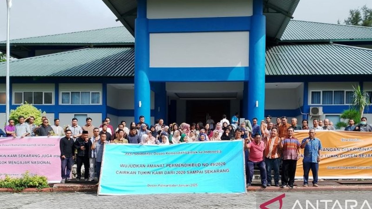 Ratusan dosen ASN di Polman Negeri Bangka Belitung menuntut realisasi tunjangan kinerja (Tukin) tahun 2025 yang dinilai sebagai hak mereka dan penting untuk kesejahteraan serta kualitas pendidikan.