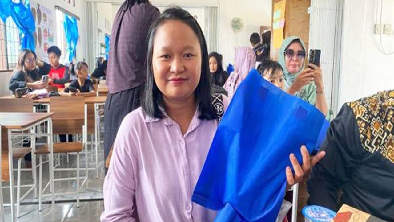 Program Rencana Iuran Pembayaran Bertahap (Rehab) JKN membantu warga Muara Teweh, Resti Hayani, melunasi tunggakan iurannya secara bertahap melalui aplikasi Mobile JKN, memberikan solusi bagi peserta dengan kendala keuangan.