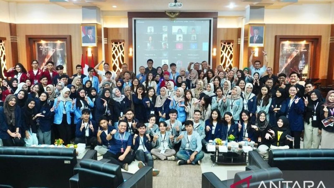 Kanwil DJP Kalimantan Barat mengukuhkan 234 Relawan Pajak untuk Negeri (Renjani) dari berbagai Tax Center, yang sebagian besar merupakan mahasiswa, untuk memperluas edukasi perpajakan dan meningkatkan kesadaran masyarakat.