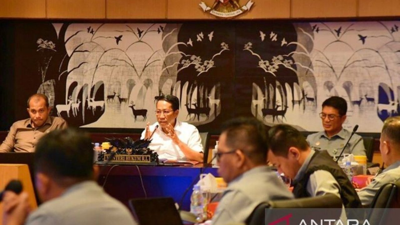 Menteri Hukum dan HAM, Supratman Andi Agtas, mendorong transformasi digital di KemenkumHAM untuk meningkatkan pelayanan publik dan efisiensi internal, termasuk pengembangan superapps dan pengamanan data.