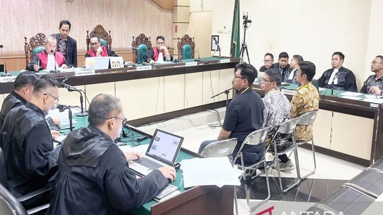 Sidang korupsi di Kalsel mengungkap proyek senilai Rp3,1 triliun, termasuk tiga proyek yang melibatkan kasus suap dengan tersangka Kepala Dinas PUPR Kalsel dan lima orang lainnya.
