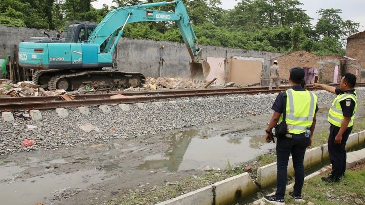 PT KAI Divre I Sumatera Utara telah menertibkan 130 bangunan di lahan seluas 5.100 m² di Kelurahan Helvetia, Medan, untuk pembangunan Stasiun Helvetia lintas Medan-Binjai, guna mendukung pengembangan perkeretaapian di Sumatera Utara.