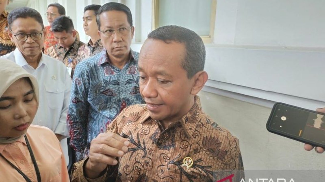 Pemerintah Indonesia, melalui investasi swasta nasional, akan membangun pabrik metanol di Bojonegoro, Jawa Timur, untuk mendukung produksi biodiesel dan ketahanan energi nasional.