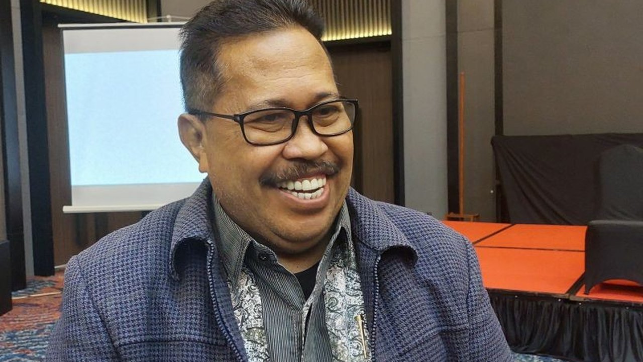 Program Sekolah Sepanjang Hari (SSH) di Sorong Selatan, Papua Barat Daya, menjadi solusi efektif untuk mengatasi angka putus sekolah yang cukup tinggi, memanfaatkan dana Otsus dan terintegrasi dengan rencana aksi percepatan pembangunan Papua.