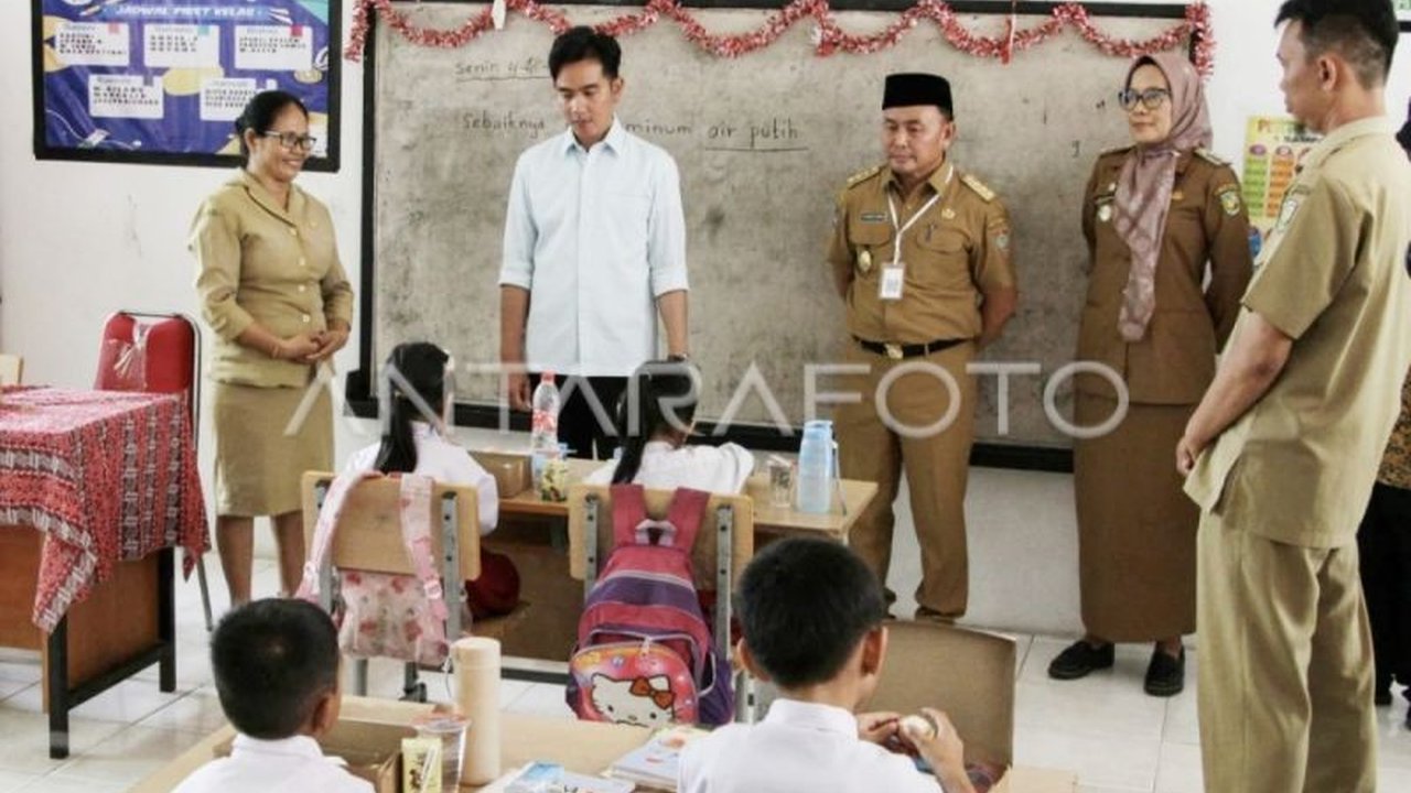 Pemerintah Kalimantan Tengah mengalokasikan ratusan miliar rupiah untuk tiga program prioritas, termasuk Program Makan Bergizi Gratis (MBG), sekolah gratis, dan kuliah gratis, guna meningkatkan kualitas pendidikan dan kesejahteraan masyarakat.