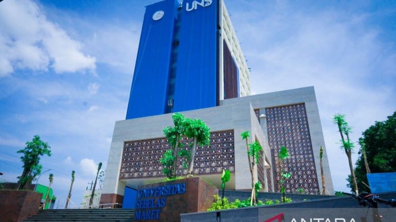 Universitas Sebelas Maret (UNS) Surakarta berkomitmen menciptakan kawasan tanpa rokok (KTR) untuk meningkatkan kualitas hidup civitas akademika, meskipun masih butuh waktu dan kerja sama berbagai pihak.