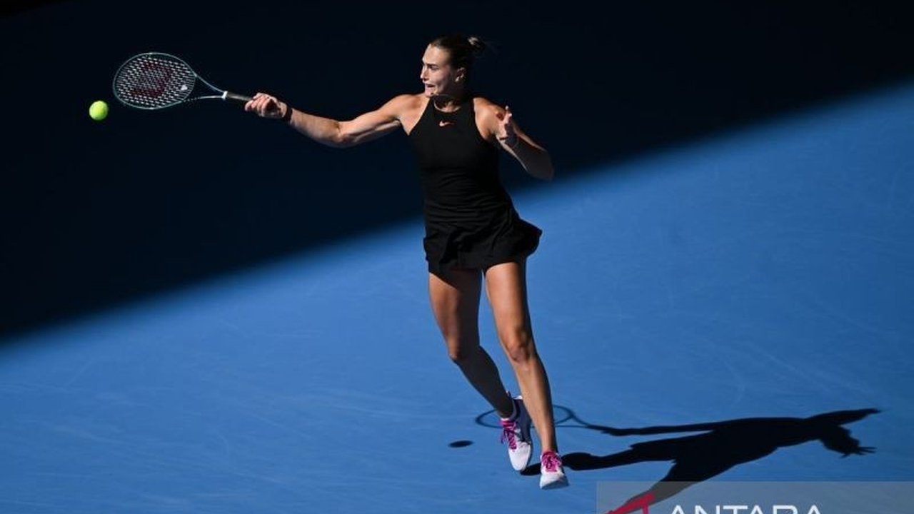 Aryna Sabalenka, petenis nomor satu dunia, berhasil melewati babak ketiga Australian Open 2024 setelah pertandingan ketat melawan Clara Tauson, mengamankan tempatnya di babak 16 besar dan menorehkan rekor kemenangan beruntun di Rod Laver Arena.