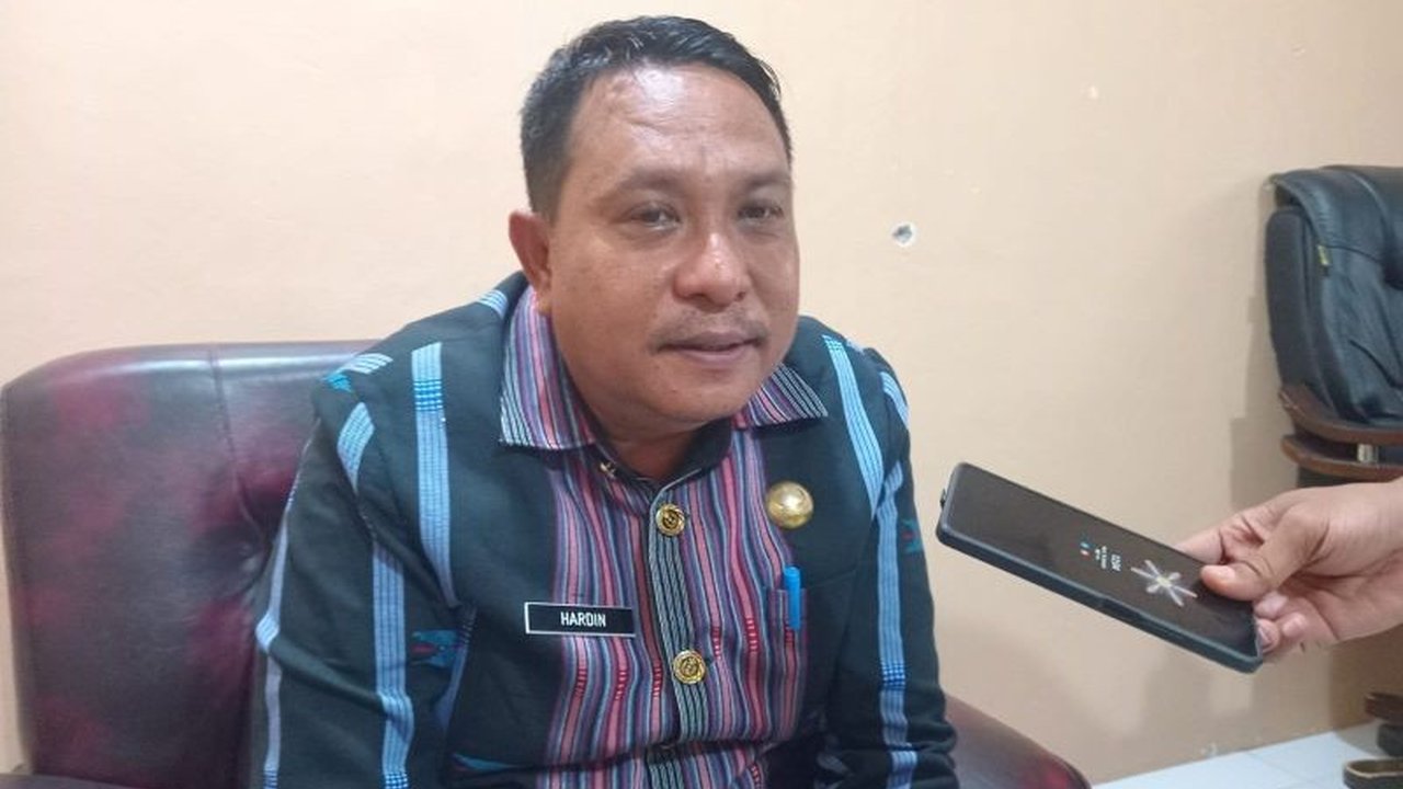 Pemerintah Kabupaten Buton Selatan, Sulawesi Tenggara, membangun lima ruang kelas baru (RKB) untuk Sekolah Dasar pada tahun 2025, termasuk renovasi dan pembangunan fasilitas penunjang lainnya, meskipun terdapat kendala pengelolaan DAK dan proses lelang ya