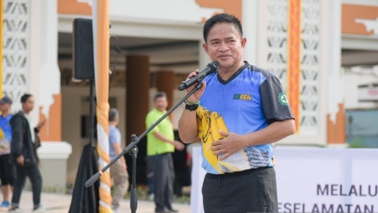 Penjabat Gubernur NTB, Hassanudin, resmi mencanangkan Bulan K3 untuk meningkatkan produktivitas kerja dan menekan angka kecelakaan kerja di lingkungan Pemprov NTB, melibatkan seluruh instansi dan kepala OPD.