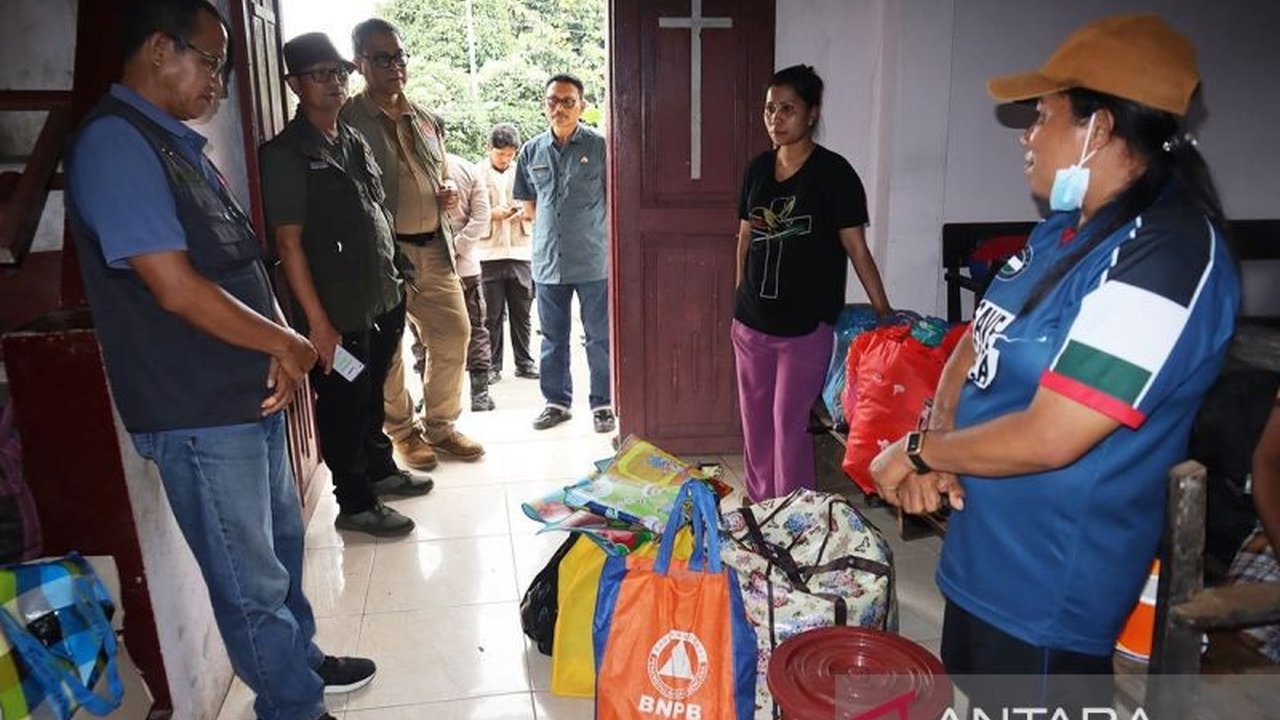 BNPB mendirikan posko tanggap darurat di Halmahera Barat pasca peningkatan status Gunung Ibu ke level Awas, dan menargetkan evakuasi sekitar 3000 warga dalam dua hari.