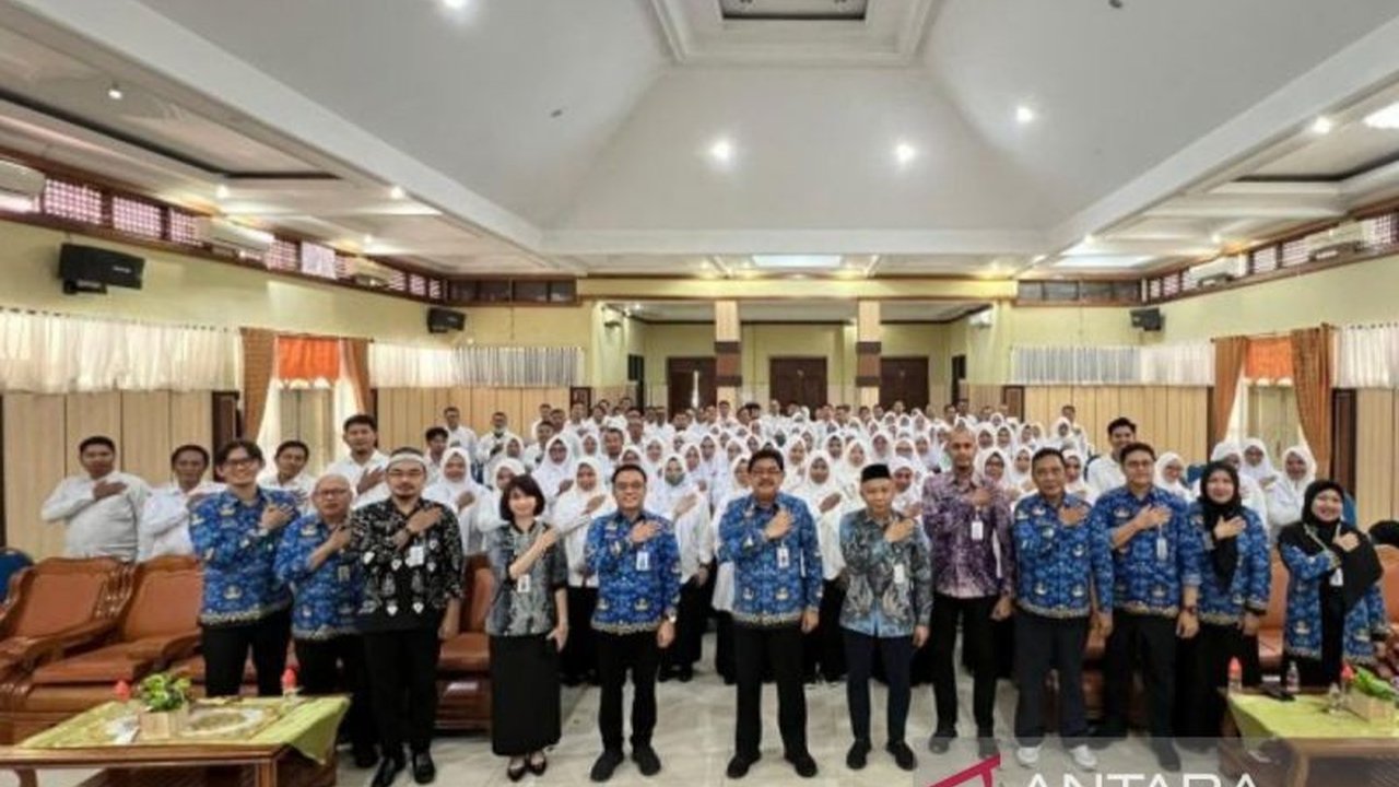 Sebanyak 596 tenaga kesehatan di Kalimantan Selatan mendaftar sebagai petugas kesehatan haji Kloter 2025, dengan 110 orang lolos seleksi tahap awal dan mengikuti tes wawasan kesehatan haji di Banjarbaru.