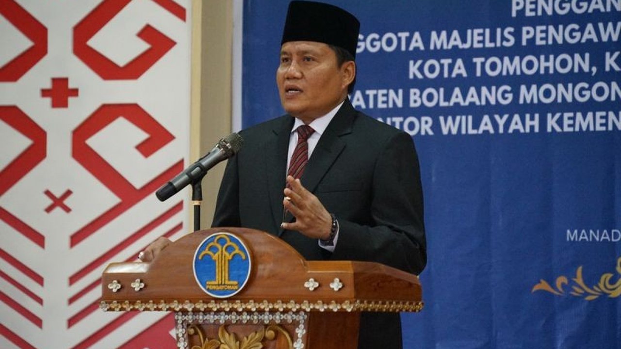 Kepala Kanwil Kemenkumham Sulut, Kurniaman Telaumbanua, melantik anggota Majelis Pengawas Daerah (MPD) Notaris baru dan mengajak mereka bekerja penuh integritas dan profesionalisme untuk pembangunan hukum Indonesia.