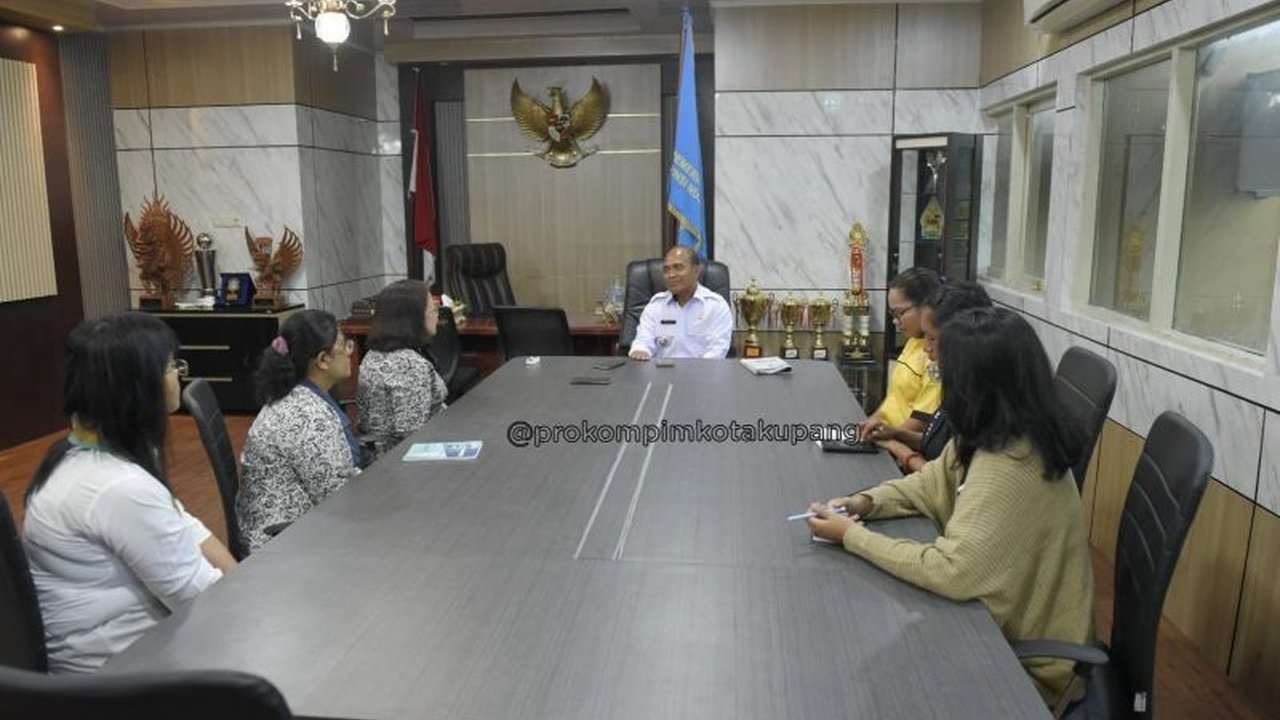 Pemerintah Kota Kupang dan Ikatan Bidan Indonesia (IBI) NTT berkolaborasi untuk meningkatkan kesadaran masyarakat tentang bahaya TBC melalui diseminasi informasi dan edukasi.