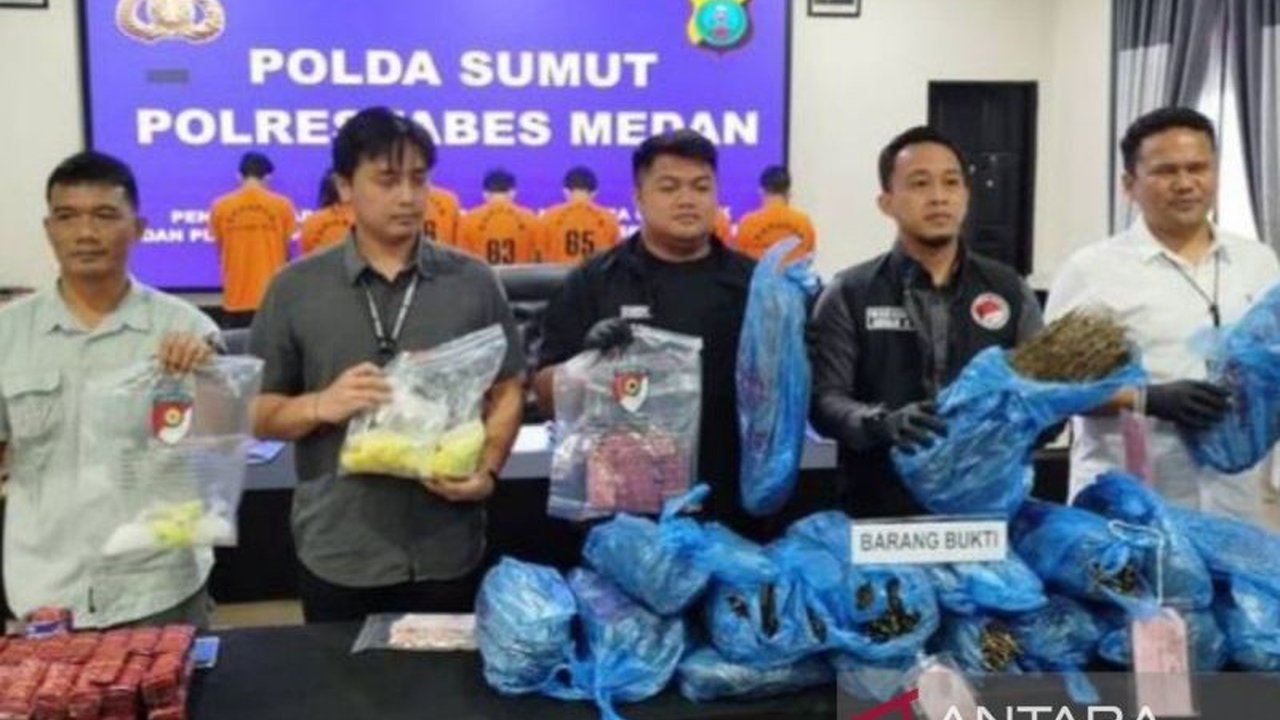 Polrestabes Medan berhasil menggagalkan peredaran 46 kilogram ganja kering di Medan dan menangkap lima tersangka, dua di antaranya mahasiswa, yang diduga terhubung dengan jaringan pengedaran dari Aceh.
