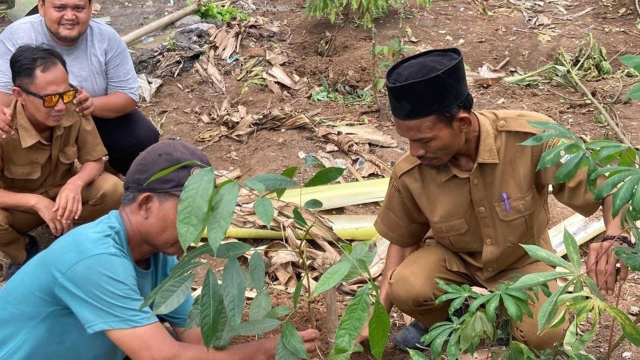 Bekasi Tanam Pohon di Lahan Bekas TPS Ilegal: Upaya Cegah Sampah Sembarangan