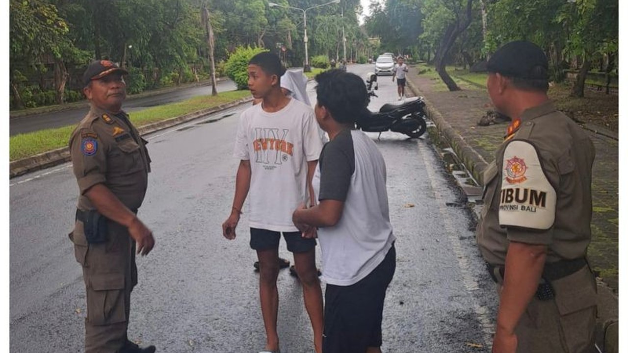 Selama empat hari, Satpol PP Bali gencar patroli untuk mencegah kerumunan pemburu koin virtual di aplikasi Koin Jagat, terutama di area publik seperti Lapangan Renon dan Museum Bajra Sandi, guna menjaga ketertiban dan mencegah kerusakan fasilitas.