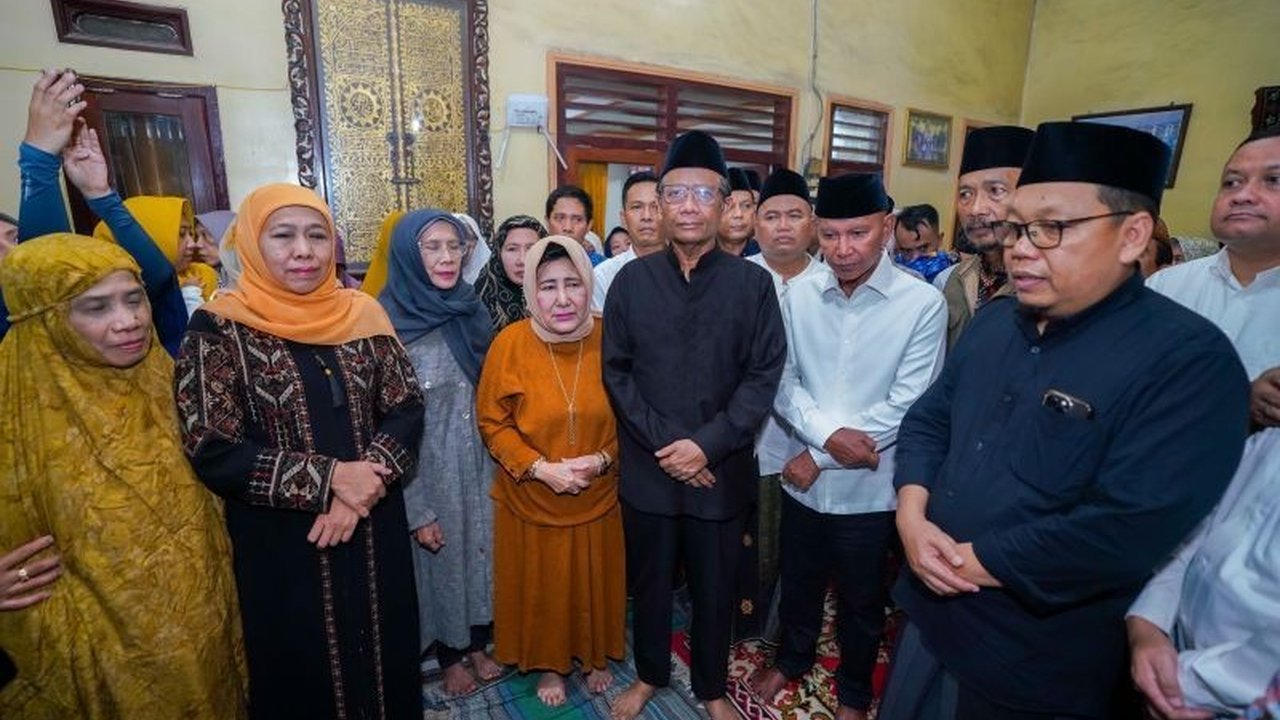 Khofifah Indar Parawansa Sampaikan Belasungkawa Atas Wafatnya Ibunda Mahfud MD