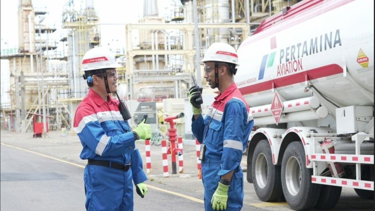 Pertamina, melalui sinergi antar lini bisnis, gencar mengembangkan dan memasarkan Sustainable Aviation Fuel (SAF) atau bahan bakar penerbangan ramah lingkungan, selaras dengan target swasembada energi nasional dan Net Zero Emission.