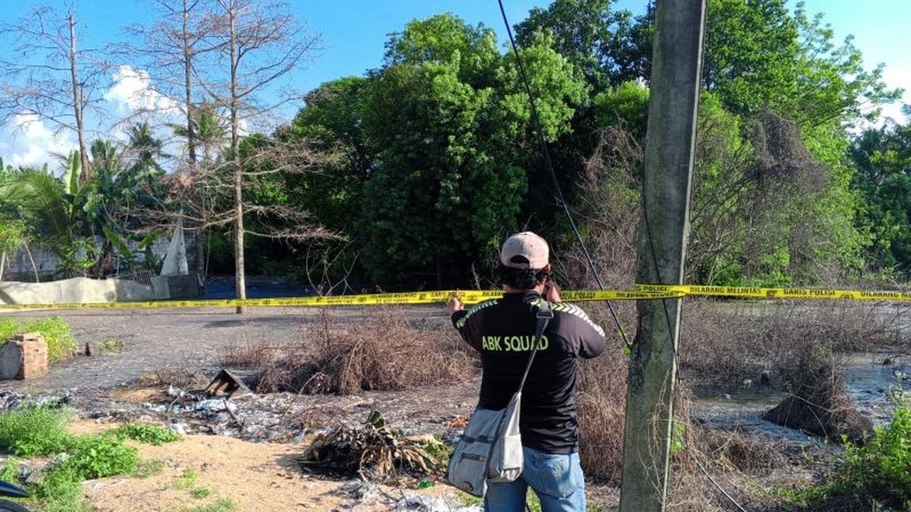 Dinas Lingkungan Hidup (DLH) Kabupaten Serang menemukan limbah di Kampung Laes, Desa Sukamaju mencemari lingkungan dan melebihi baku mutu air, sehingga membutuhkan arahan Kementerian Lingkungan Hidup dan Kehutanan (KLHK) untuk langkah selanjutnya.