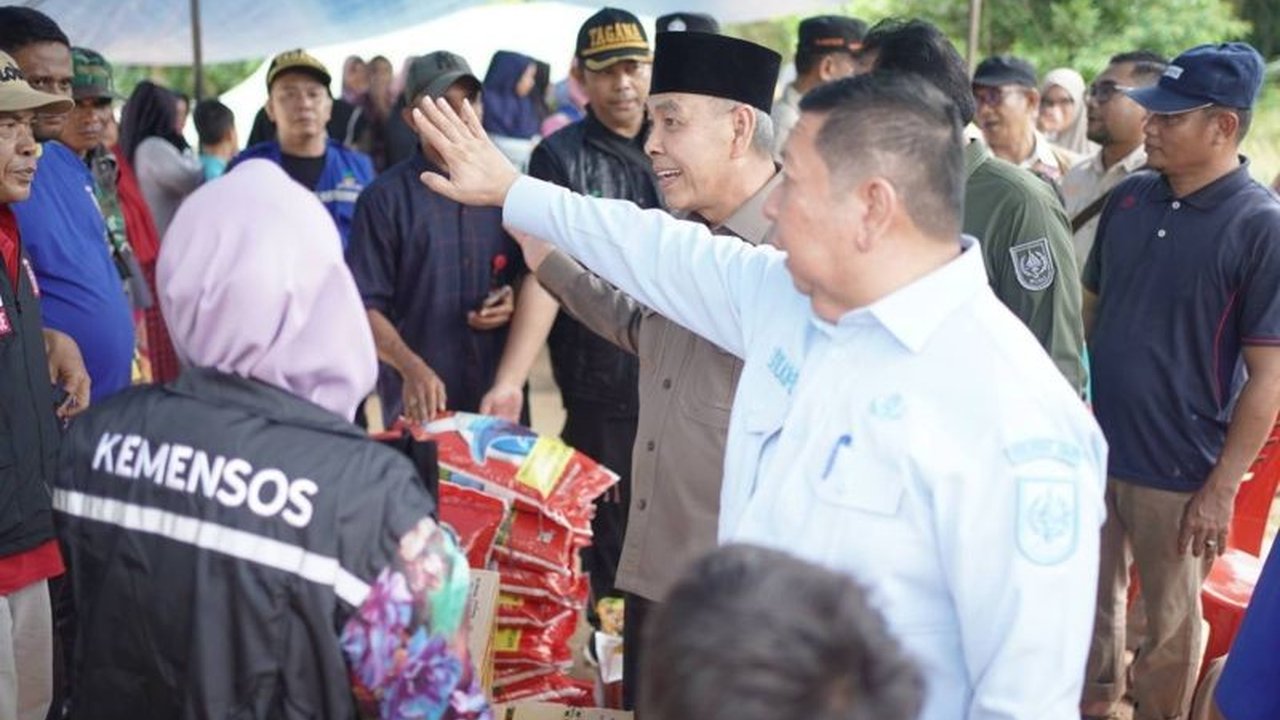 Pemerintah Provinsi Riau menyalurkan bantuan logistik untuk lebih dari seribu warga terdampak banjir di tiga desa Kecamatan Gunung Sahilan, Kabupaten Kampar, akibat hujan deras beberapa hari terakhir.