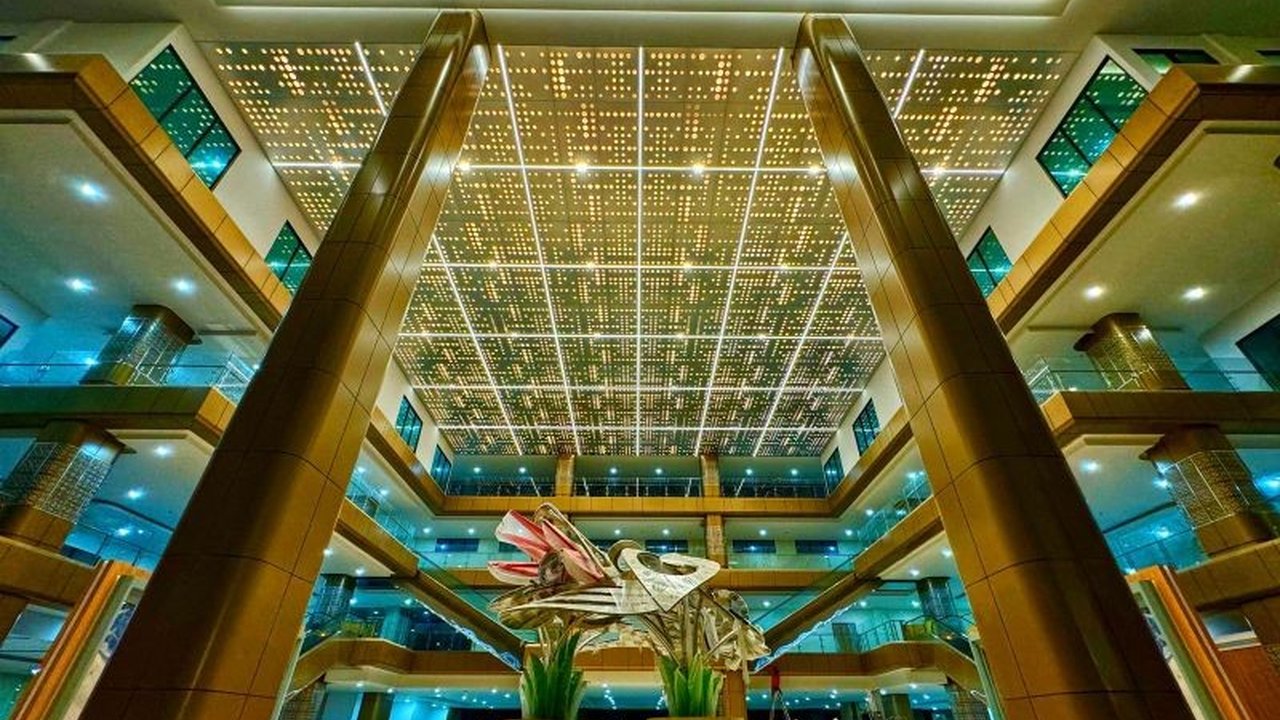 Pembangunan Bali International Hospital (BIH) di Sanur, Bali telah mencapai 97,63 persen dan akan menjadi rumah sakit internasional unggulan, mendukung sektor pariwisata dan medical tourism.