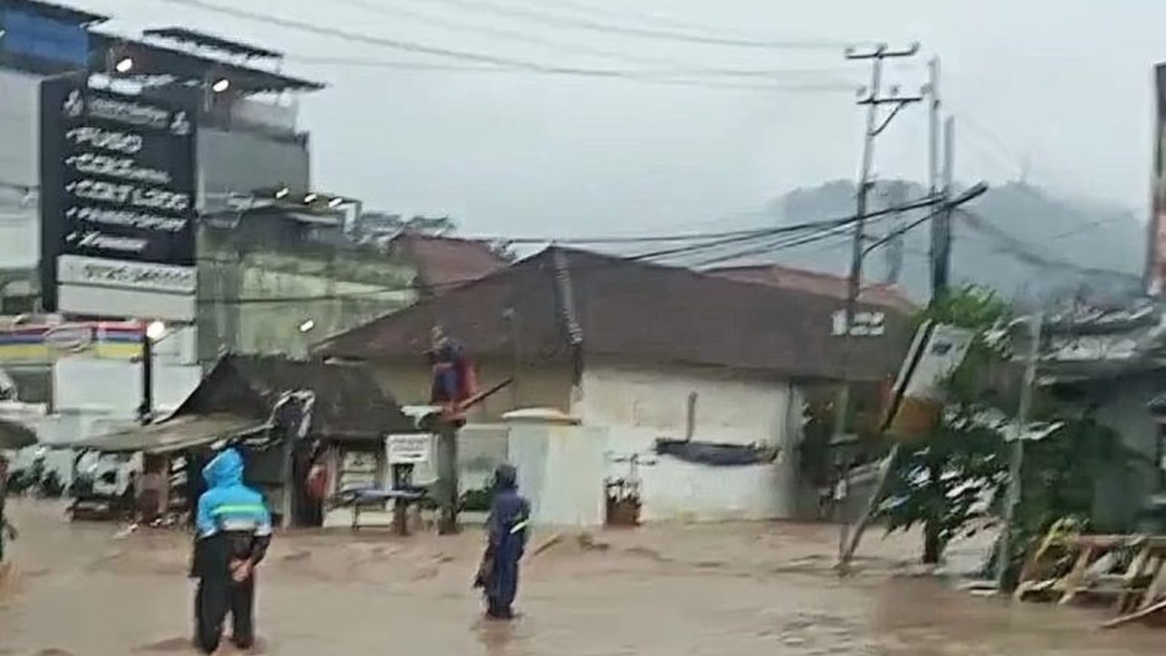Hujan lebat pada Jumat (17/1) malam mengakibatkan banjir di beberapa daerah di Lampung, termasuk Bandar Lampung, Lampung Selatan, dan Lampung Tengah, menyebabkan kerusakan di sejumlah lokasi.