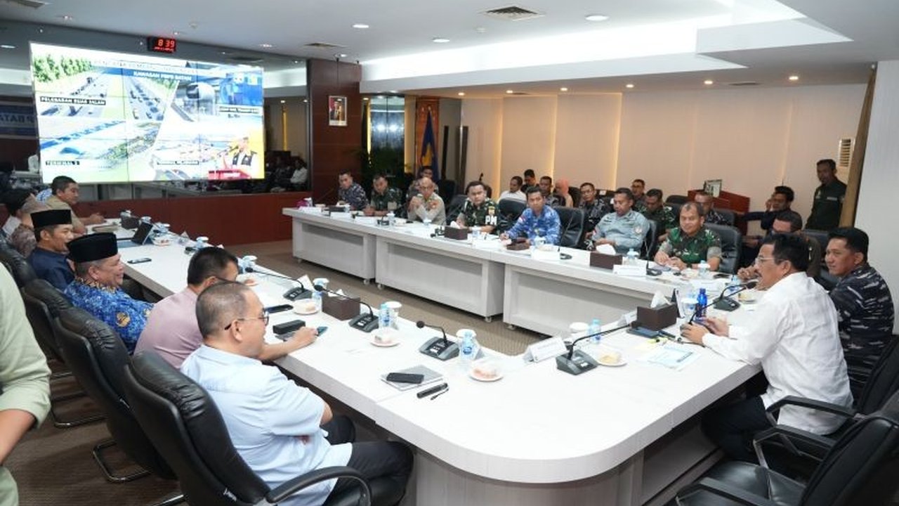 BP Batam menargetkan pembangunan sembilan ruas jalan penting di Batam pada tahun 2025 untuk mendukung investasi dan pertumbuhan ekonomi, dengan melibatkan koordinasi pemerintah daerah dan sosialisasi kepada masyarakat.