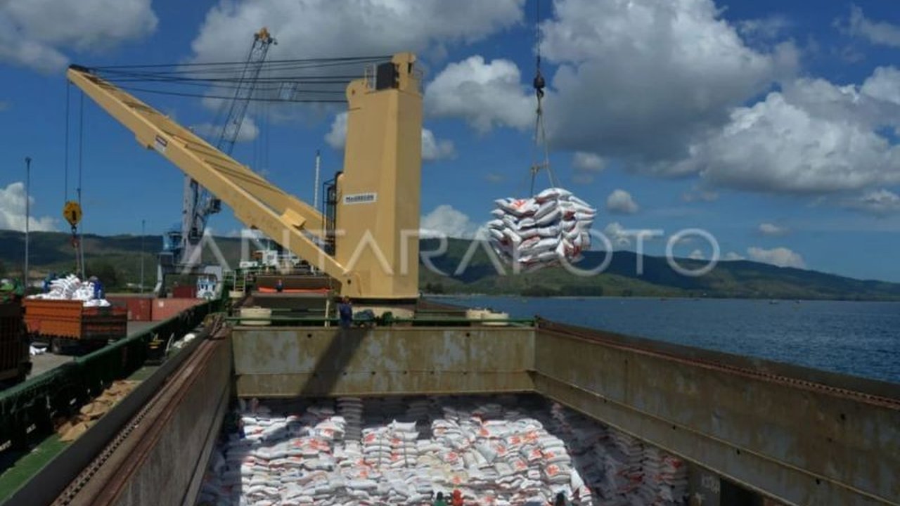 Bea Cukai Aceh menyoroti perlunya peningkatan infrastruktur, seperti pelabuhan dan bandara, untuk meningkatkan aktivitas bisnis dan menarik investasi di Aceh.