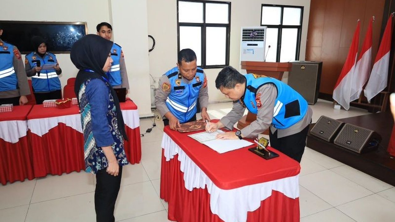 Polda Maluku Utara menggelar sumpah panitia seleksi SIPSS 2025, berkomitmen pada proses rekrutmen yang bersih, transparan, akuntabel, dan humanis untuk menghasilkan SDM Polri yang unggul.