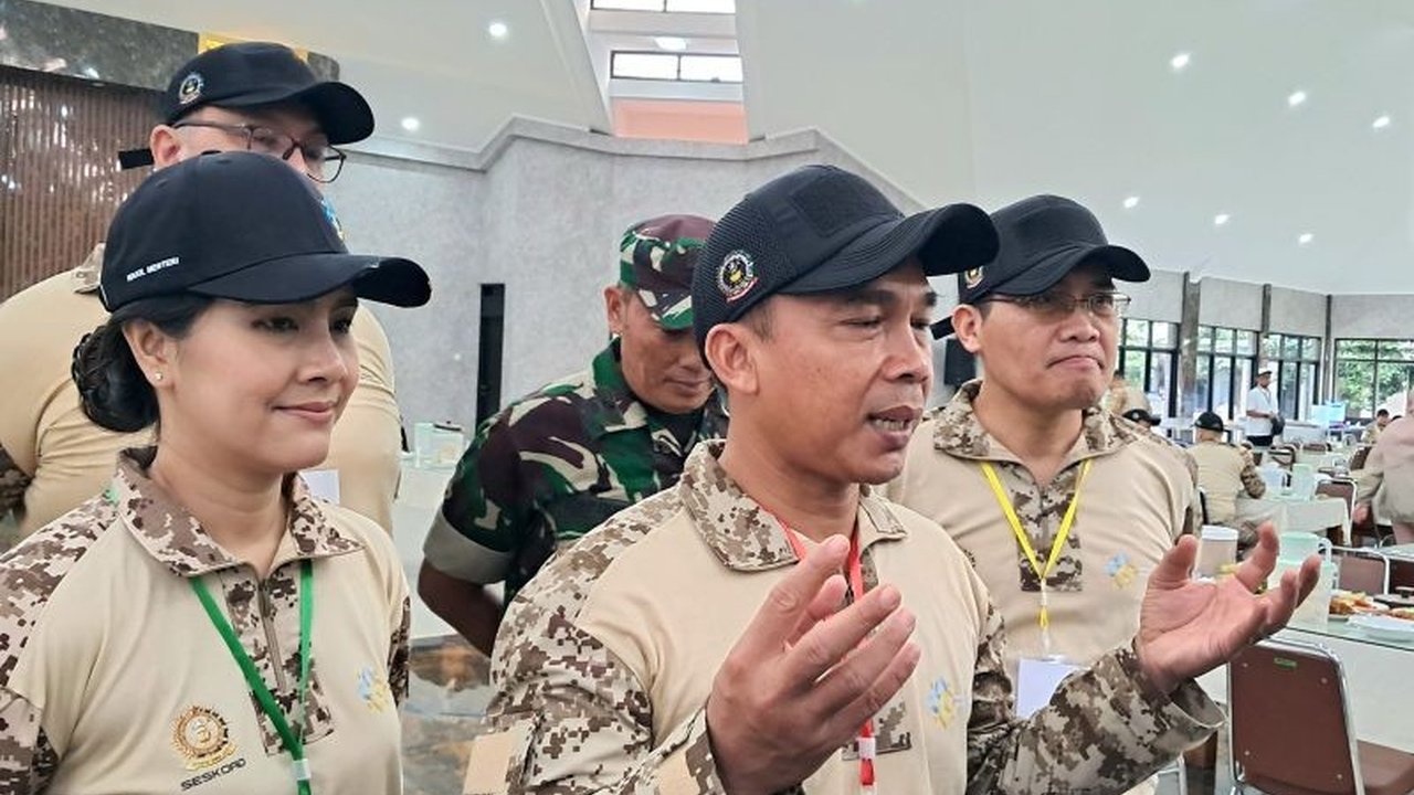 Menteri PPKB/Kepala BKKBN, Wihaji, menegaskan fokus pada program keluarga berencana (KB) dan penurunan stunting, menanggapi isu poligami dalam Pergub DKI Jakarta yang baru.