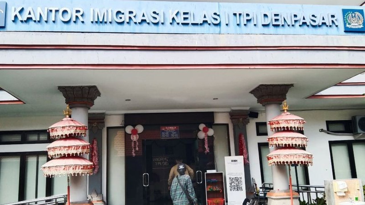 Kantor Imigrasi Denpasar memburu WNA Bangladesh yang diduga menyalahgunakan izin tinggal dengan bekerja sebagai sopir pariwisata di Bali, setelah video yang beredar di media sosial memperlihatkan aktivitasnya menjemput wisatawan asing di Pelabuhan Sanur.