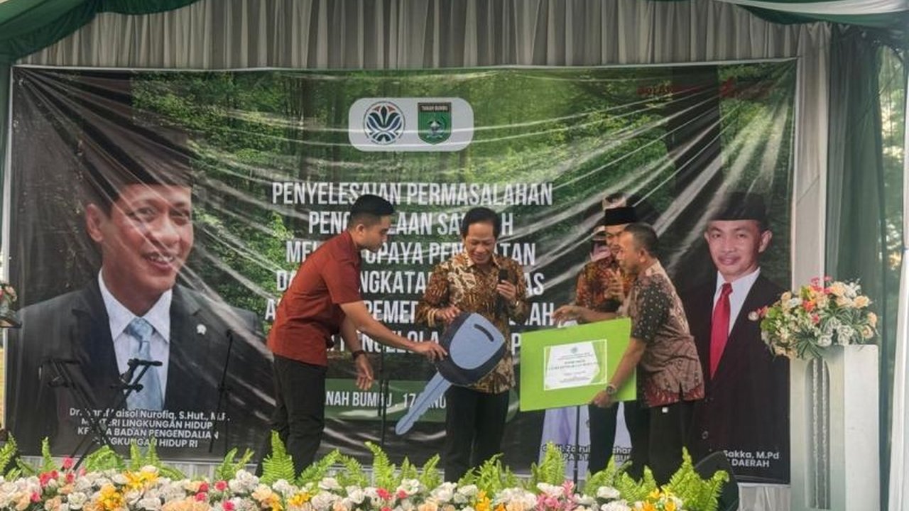 KLH mengirimkan para ahli untuk membantu Kabupaten Tanah Bumbu, Kalimantan Selatan, membangun sistem pengelolaan sampah yang lebih baik dan menjadikannya contoh nasional.