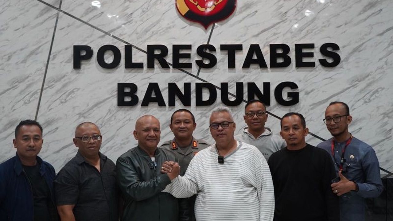 Polda Jabar berhasil melakukan mediasi antara dua ormas yang terlibat bentrokan di Bandung pada 15 Januari 2025, mengamankan 5 tersangka dan berupaya mencegah konflik berulang demi menjaga kondusifitas kota.
