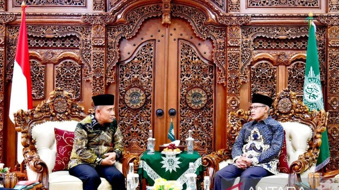 BNPT dan PP Muhammadiyah berkolaborasi melalui penelitian dan kajian untuk memperkuat moderasi beragama di Indonesia sebagai upaya kontra narasi kekerasan dan menjaga keamanan nasional, meskipun Indonesia telah dua tahun bebas dari serangan teroris.
