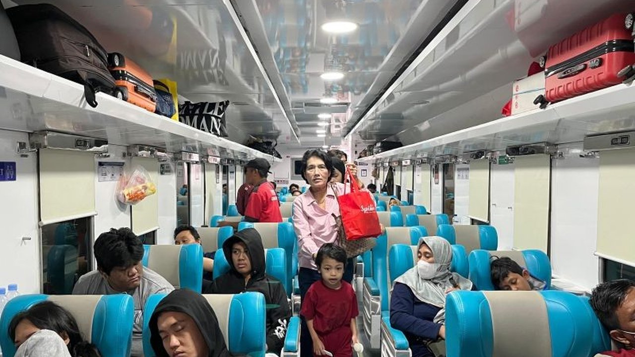 PT KAI Daop 9 Jember menyediakan 57.022 tiket kereta api untuk libur panjang Imlek dan Isra Miraj pada 24-30 Januari 2025, dengan peningkatan jumlah tempat duduk harian dan beberapa rute favorit yang sudah banyak terisi.