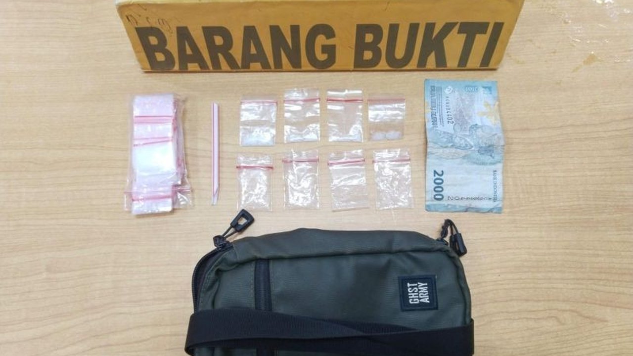 Kemenag dan BNN Bengkayang, Kalimantan Barat, berkolaborasi mencegah penyalahgunaan narkoba, khususnya di kalangan calon pengantin, melalui integrasi materi anti-narkoba dalam bimbingan perkawinan.