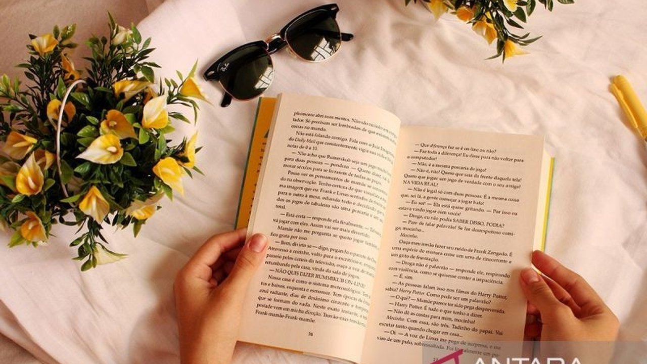 Komunitas Pembatas Buku Jakarta (KPBJ) Kalimantan Barat meluncurkan buku perdana berisi kumpulan cerpen dan puisi di Bengkayang, Kalimantan Barat, sebagai upaya meningkatkan literasi dan budaya membaca di daerah perbatasan.